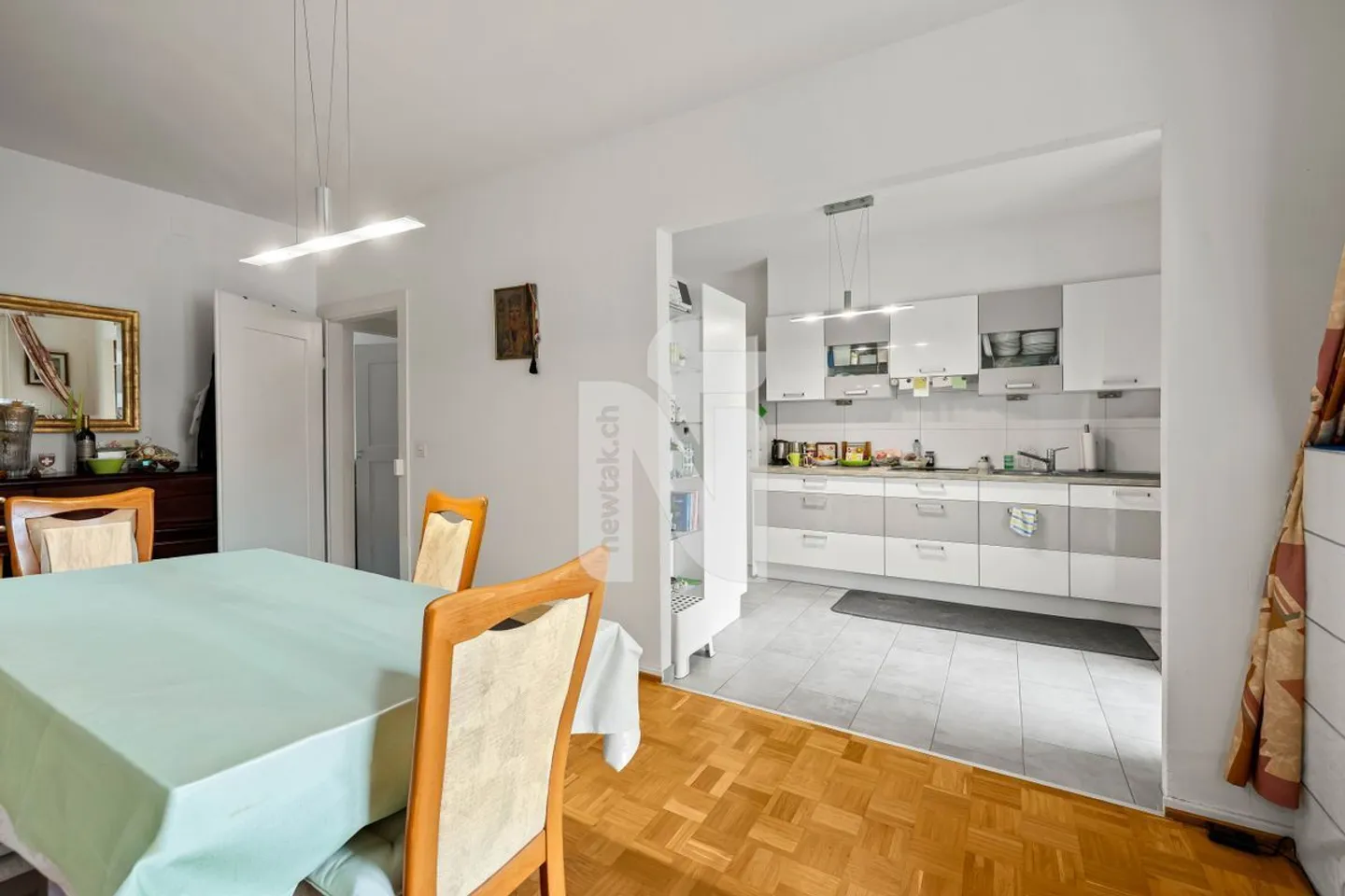 Appartamento luminoso e spazioso di 4,5 stanze con balcone e giardino comune - vicino alla stazione di Badischer e a Langen Erle - Foto 3 di 12