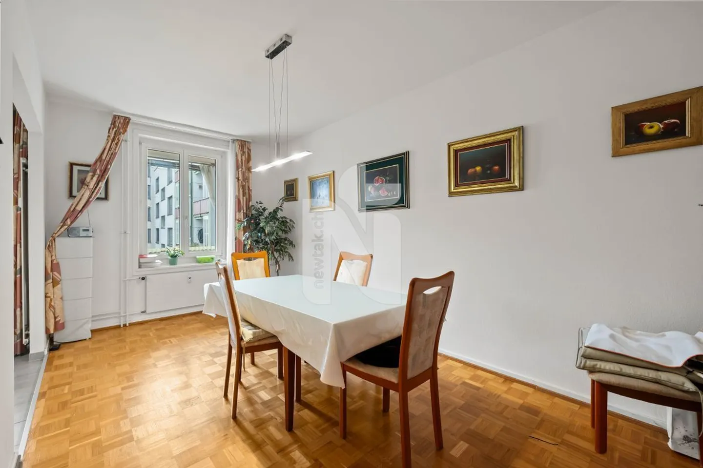 Appartamento luminoso e spazioso di 4,5 stanze con balcone e giardino comune - vicino alla stazione di Badischer e a Langen Erle - Foto 4 di 12