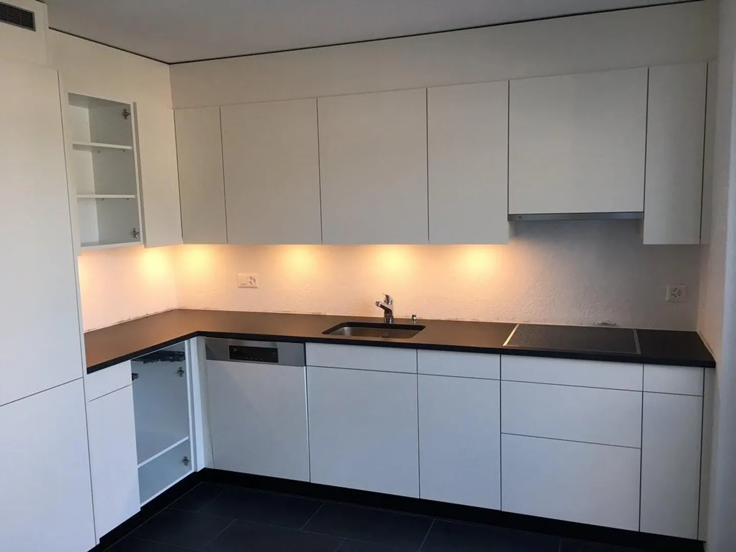 Modern apartment in Olten city center - Photo 2 of 9