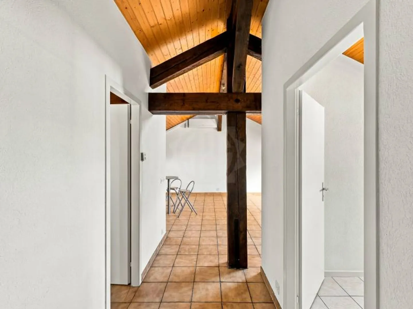 Spacious 3-Room Apartment - Photo 3 of 11