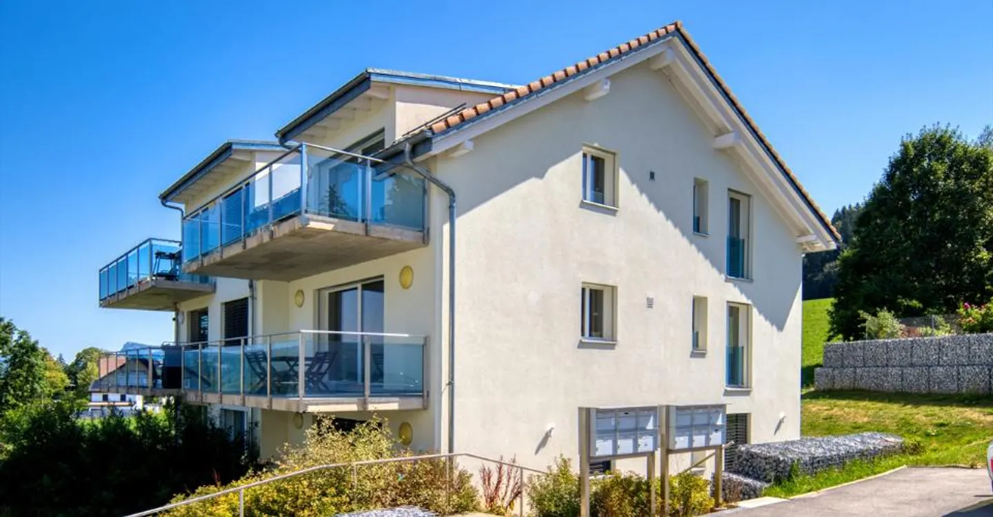 Beautiful 3.5-room apartment with lake view - Photo 1 of 9