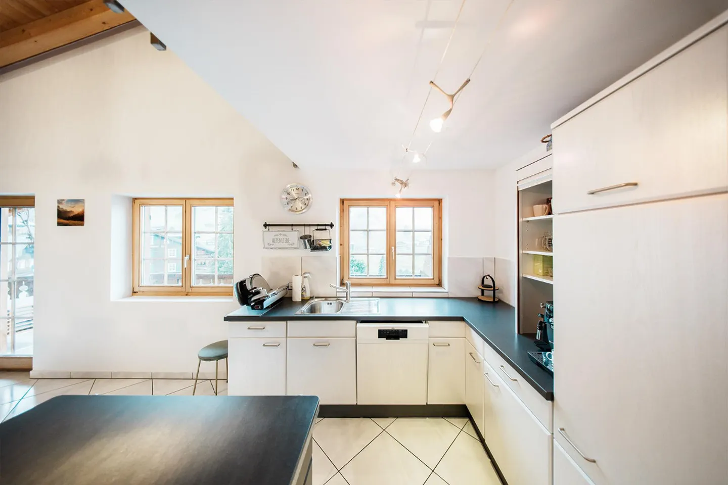Alpine Living Experience with a View - Photo 9 of 19