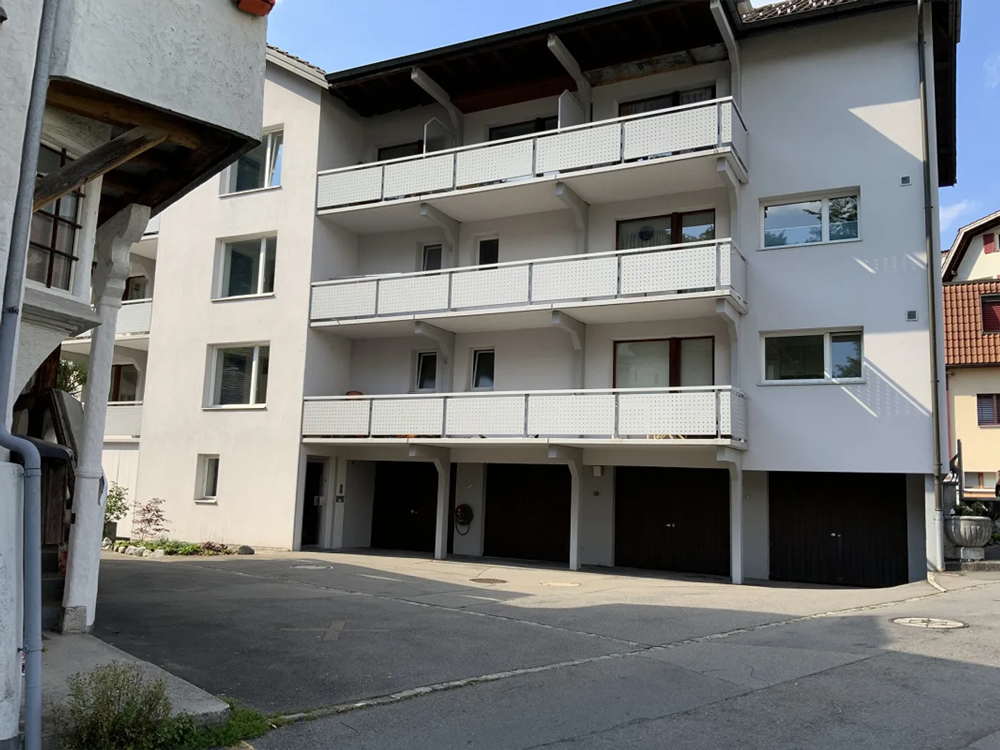 Central Location 4-Room Apartment Near Public Transport - Photo 1 of 4