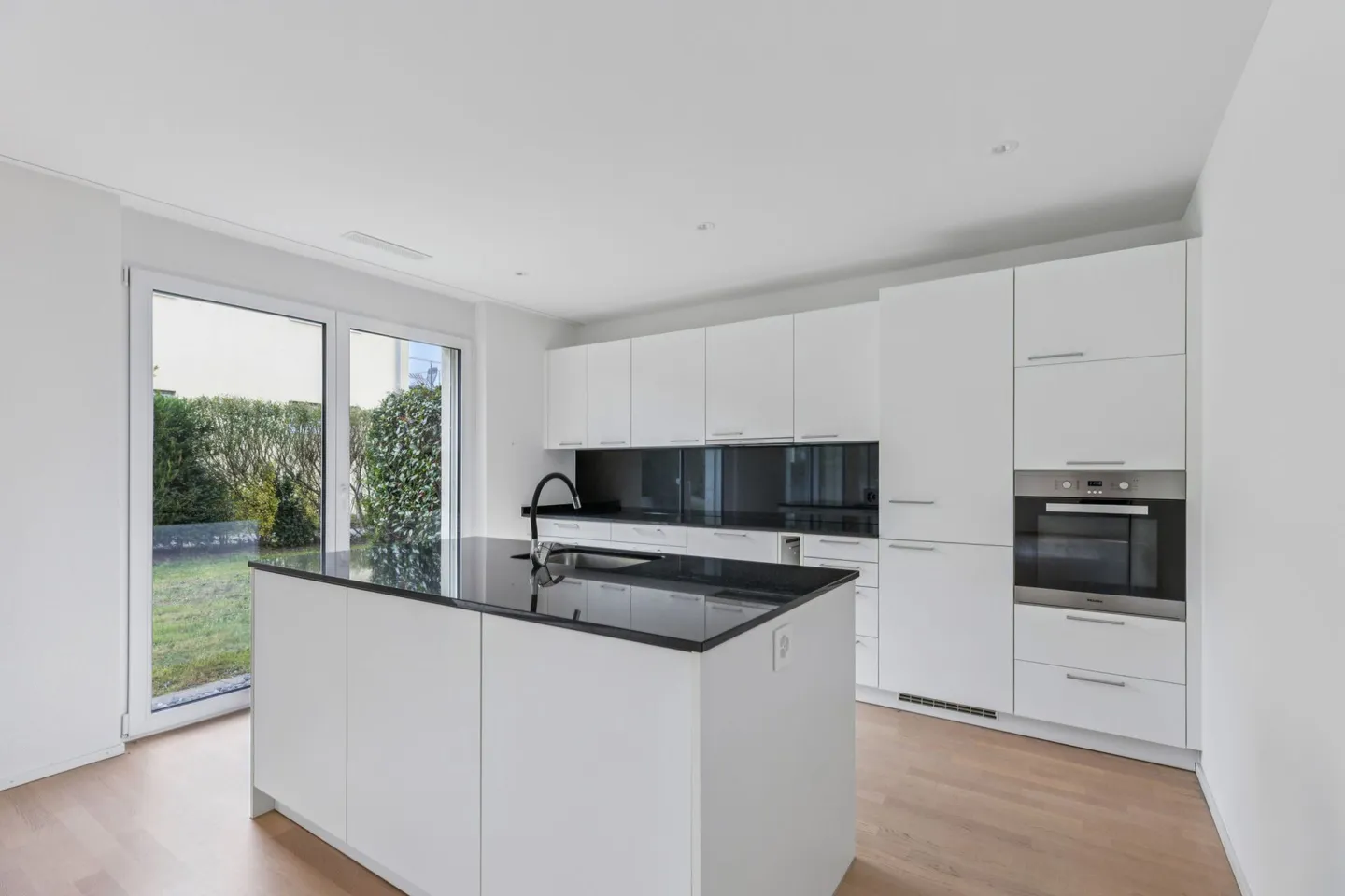 Modern 4.5-room garden apartment in the heart of Fahrwangen - Photo 3 of 7