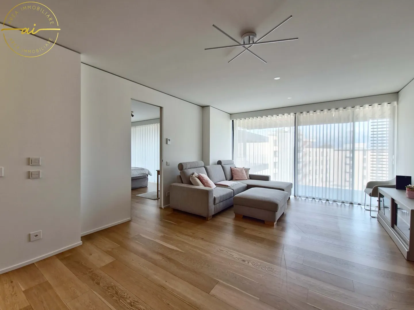 Elegante appartamento di 3,5 locali con terrazza e parziale vista lago a Paradiso - Foto 1 di 13