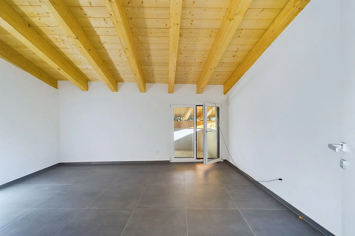 Elegant 3-room apartment with stunning views in the heart of Lopagno - Photo 7 of 13