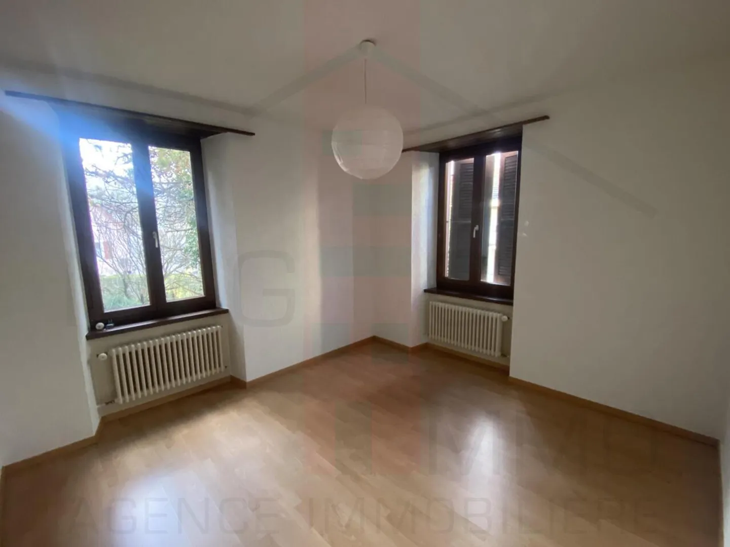 Gebäude im Zentrum des Dorfes Courgenay - Foto 18 von 19