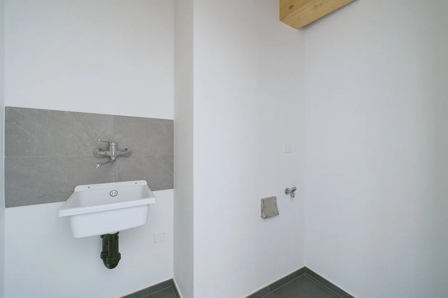 Elegant 3-room apartment with stunning views in the heart of Lopagno - Photo 13 of 13