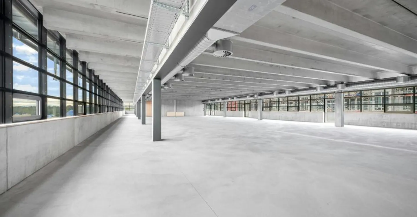 Modern office and commercial spaces of 1,200 m2 or more - Photo 1 of 10