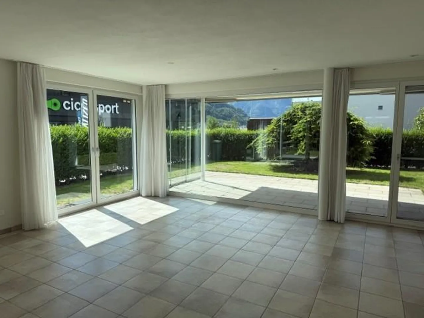 3.5-Zimmer-Gartenwohnung an Top-Lage in Mollis - Photo 1 sur 17