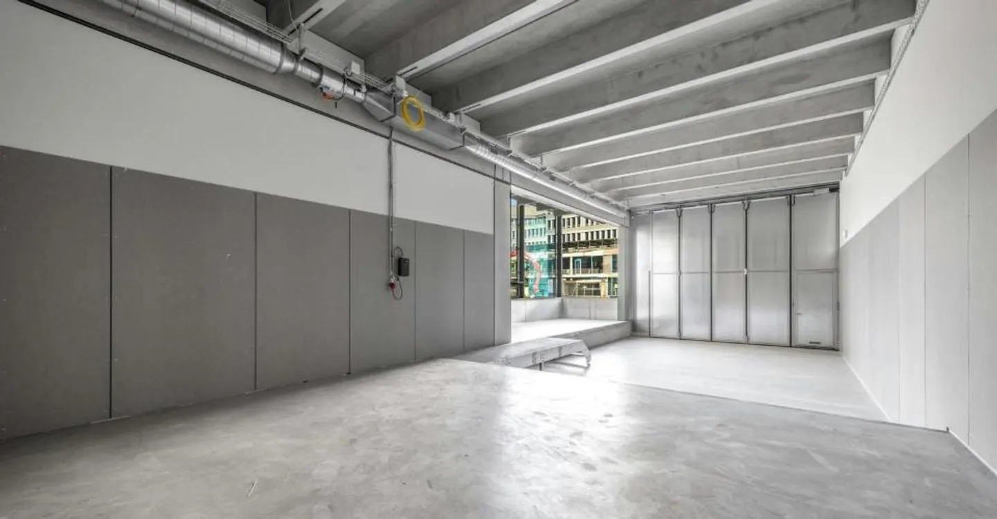 Modern office and commercial spaces of 1,200 m2 or more - Photo 6 of 10