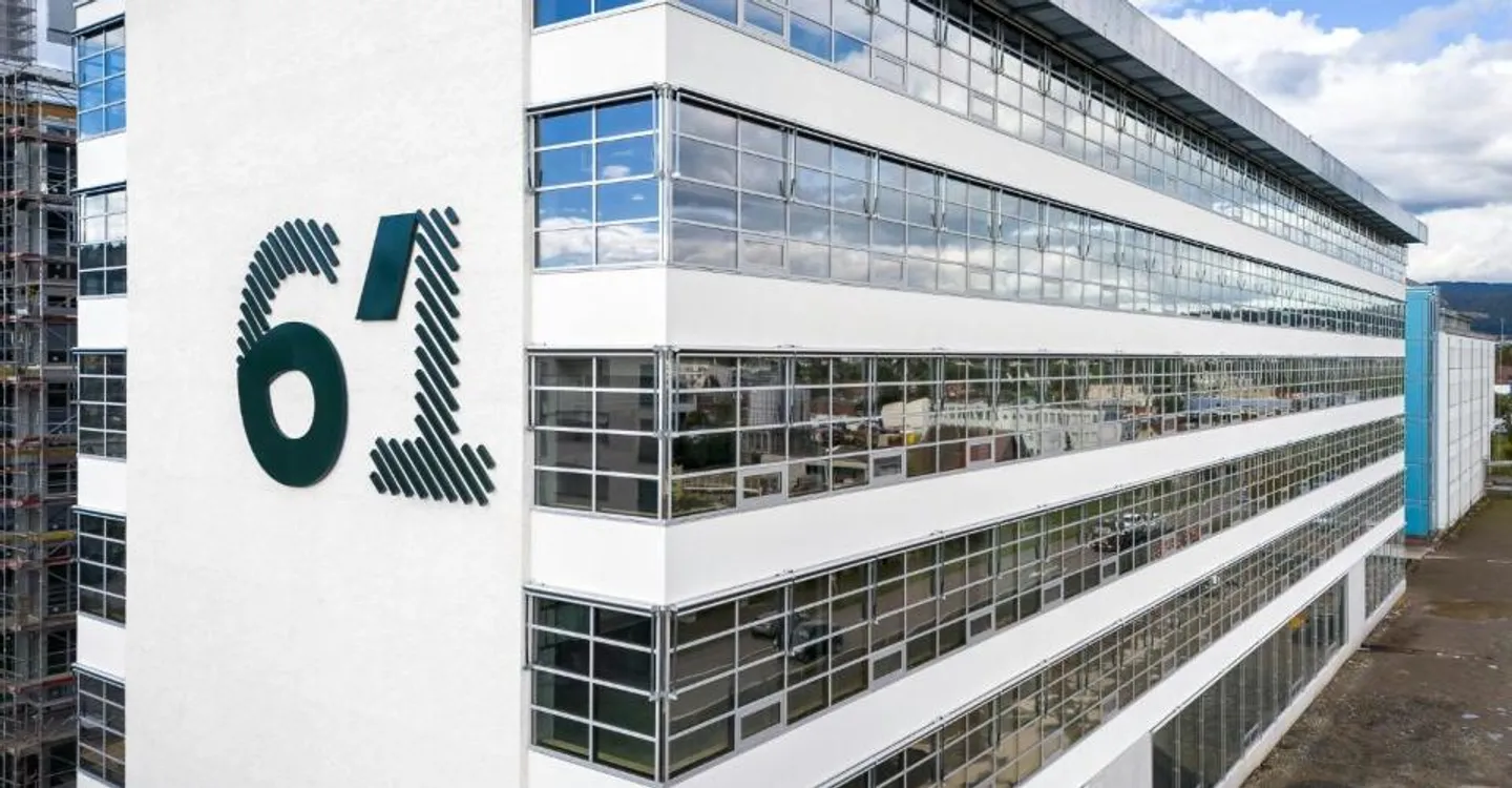 Modern office and commercial spaces of 1,200 m2 or more - Photo 7 of 10