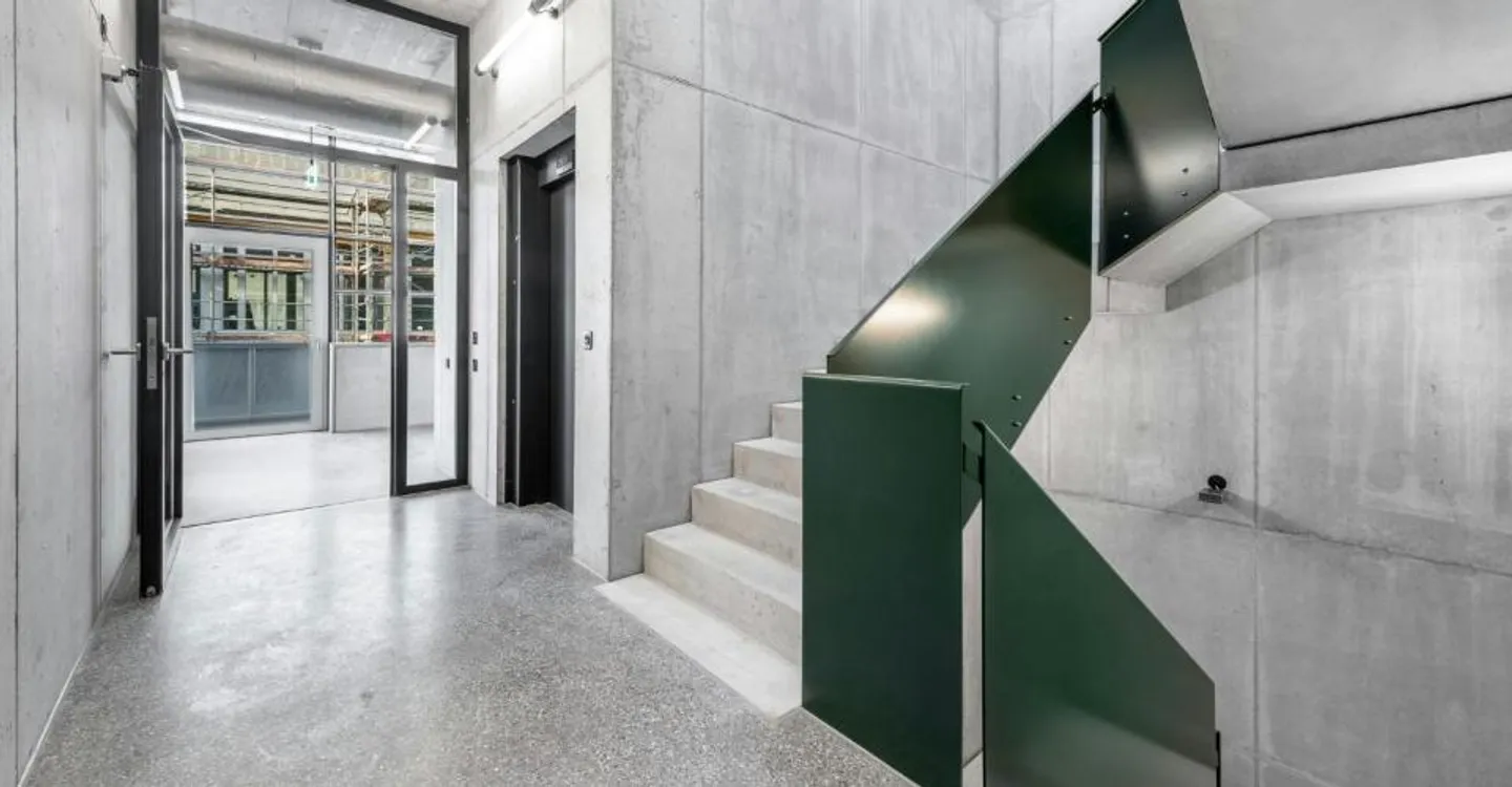 Modern office and commercial spaces of 1,200 m2 or more - Photo 2 of 10