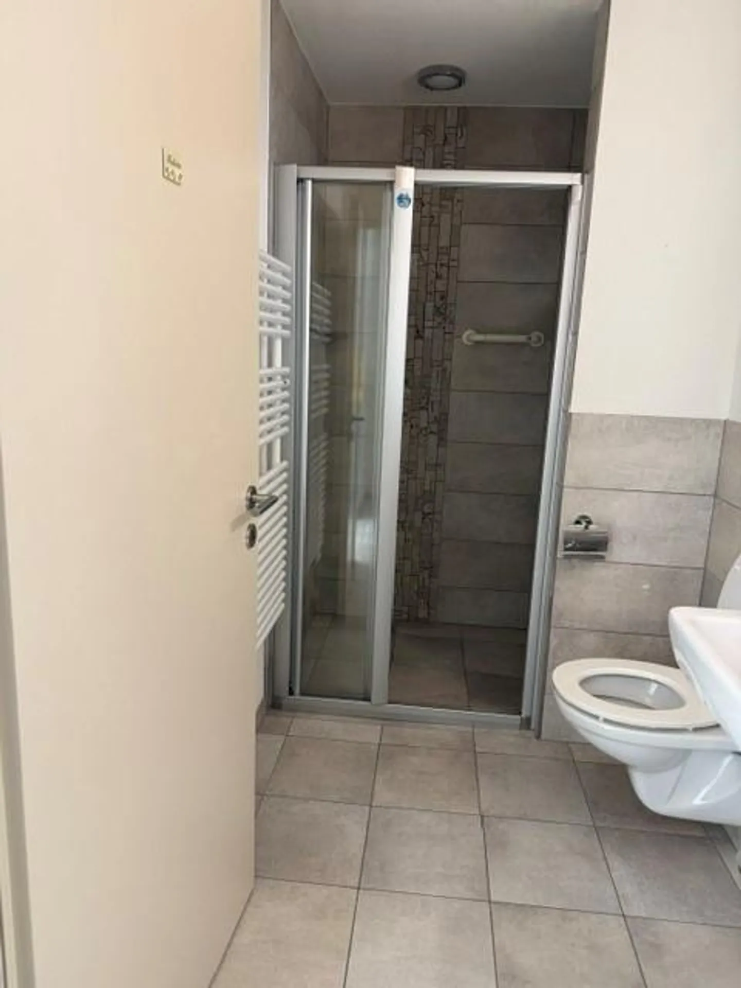 3.5-Zimmer-Gartenwohnung an Top-Lage in Mollis - Photo 11 sur 17