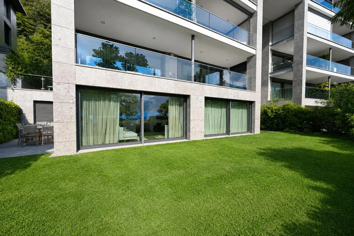 Refined Apartment with Private Garden and Lake View - Photo 3 of 28