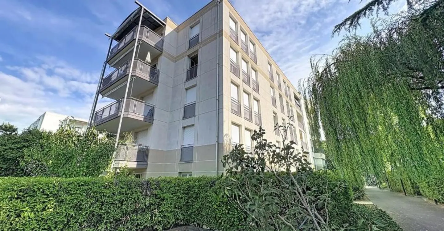 SPACIOUS 7-ROOM APARTMENT NEAR INTERNATIONAL ORGANIZATIONS - Photo 1 of 10