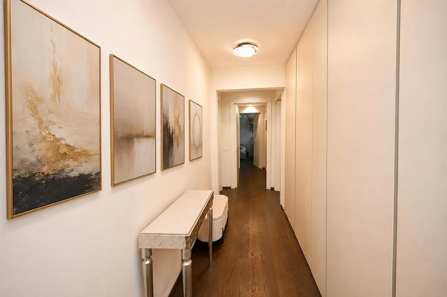 Refined Apartment with Private Garden and Lake View - Photo 23 of 28