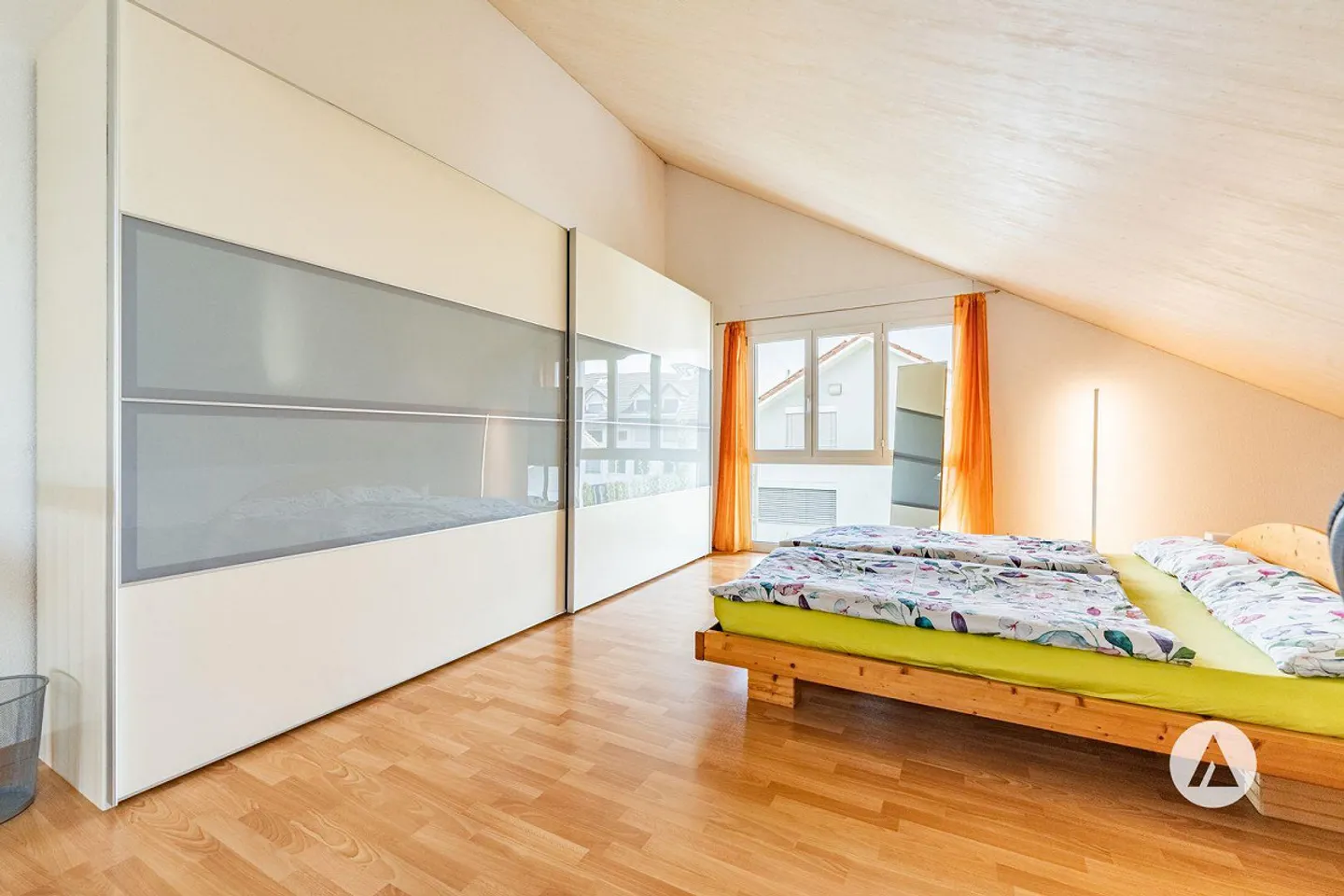 Well-maintained home with privacy - Photo 5 of 13