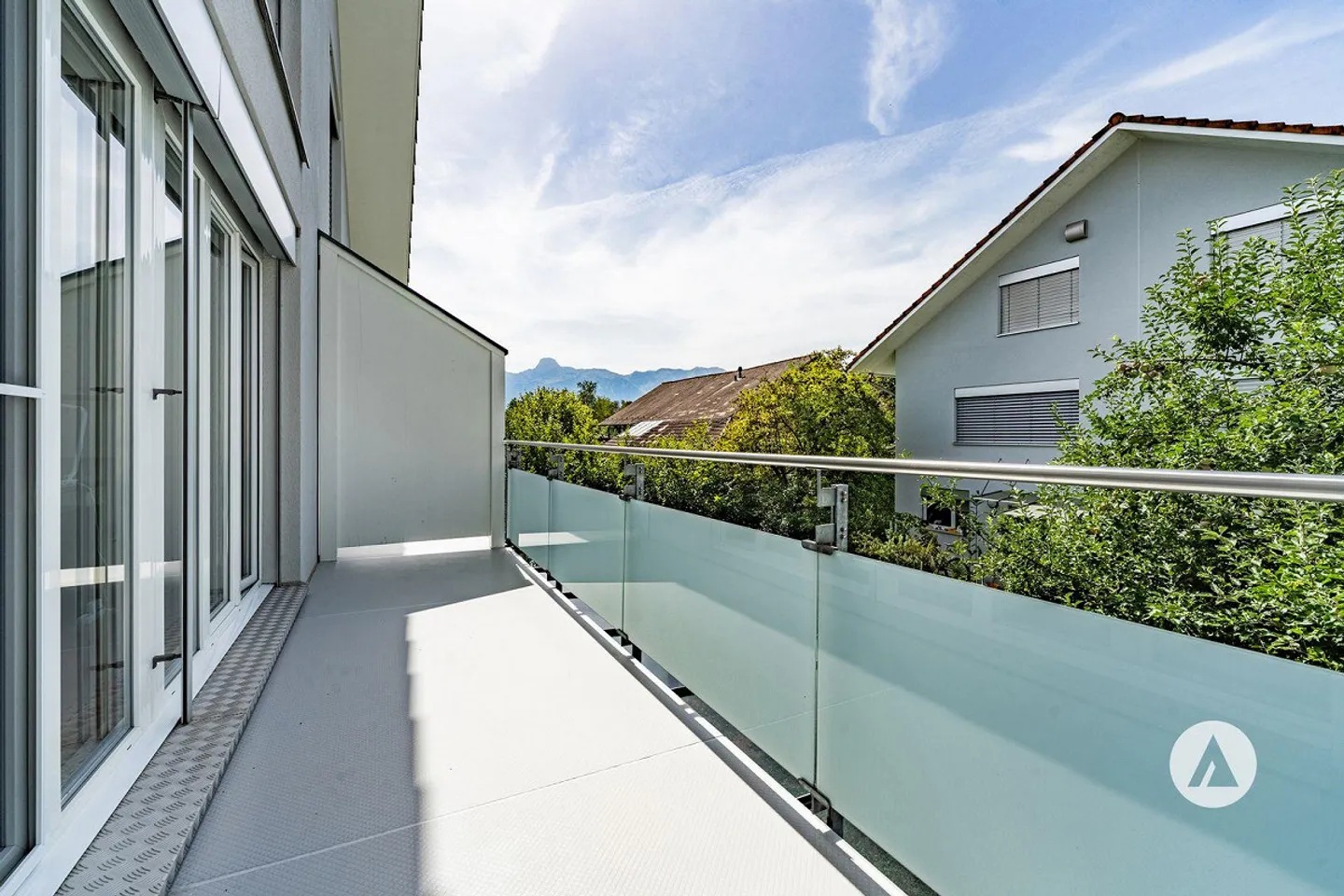 Well-maintained home with privacy - Photo 7 of 13