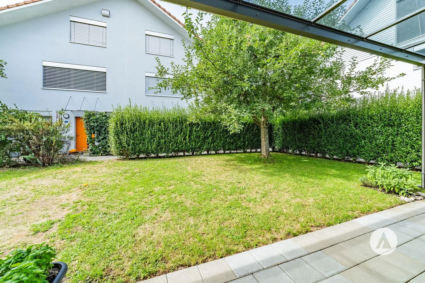 Well-maintained home with privacy - Photo 9 of 13