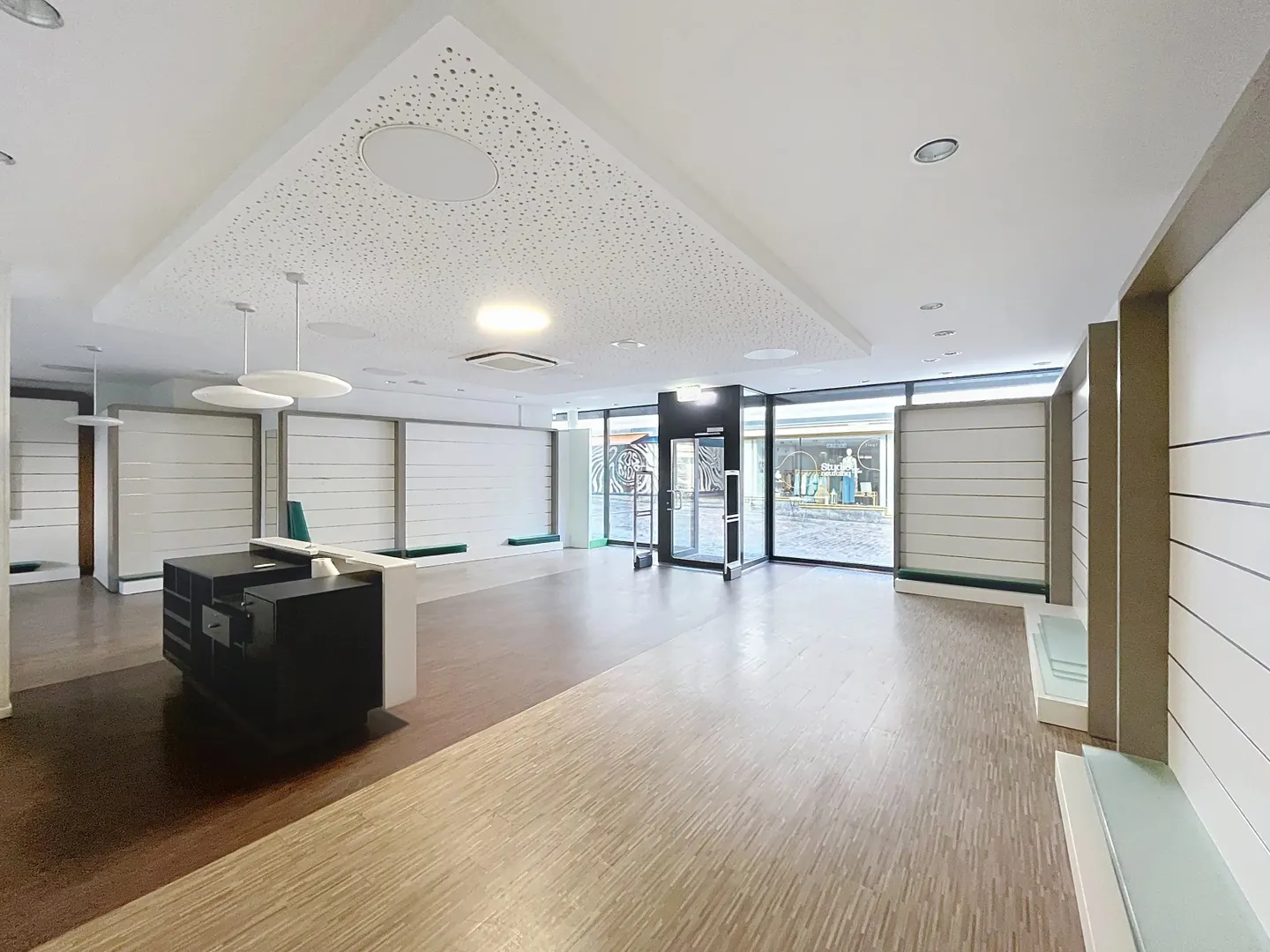 Commercial space in the center of Sion - Large modular areas - Photo 7 of 15