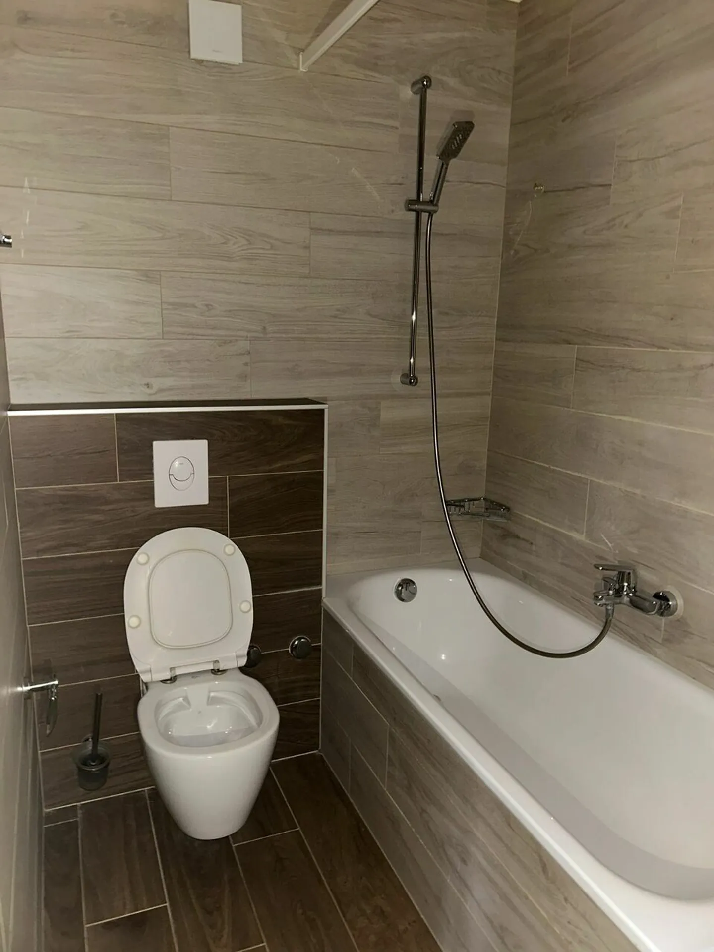 Große 4,5-Zimmer-Wohnung in Locle - Foto 3 von 8