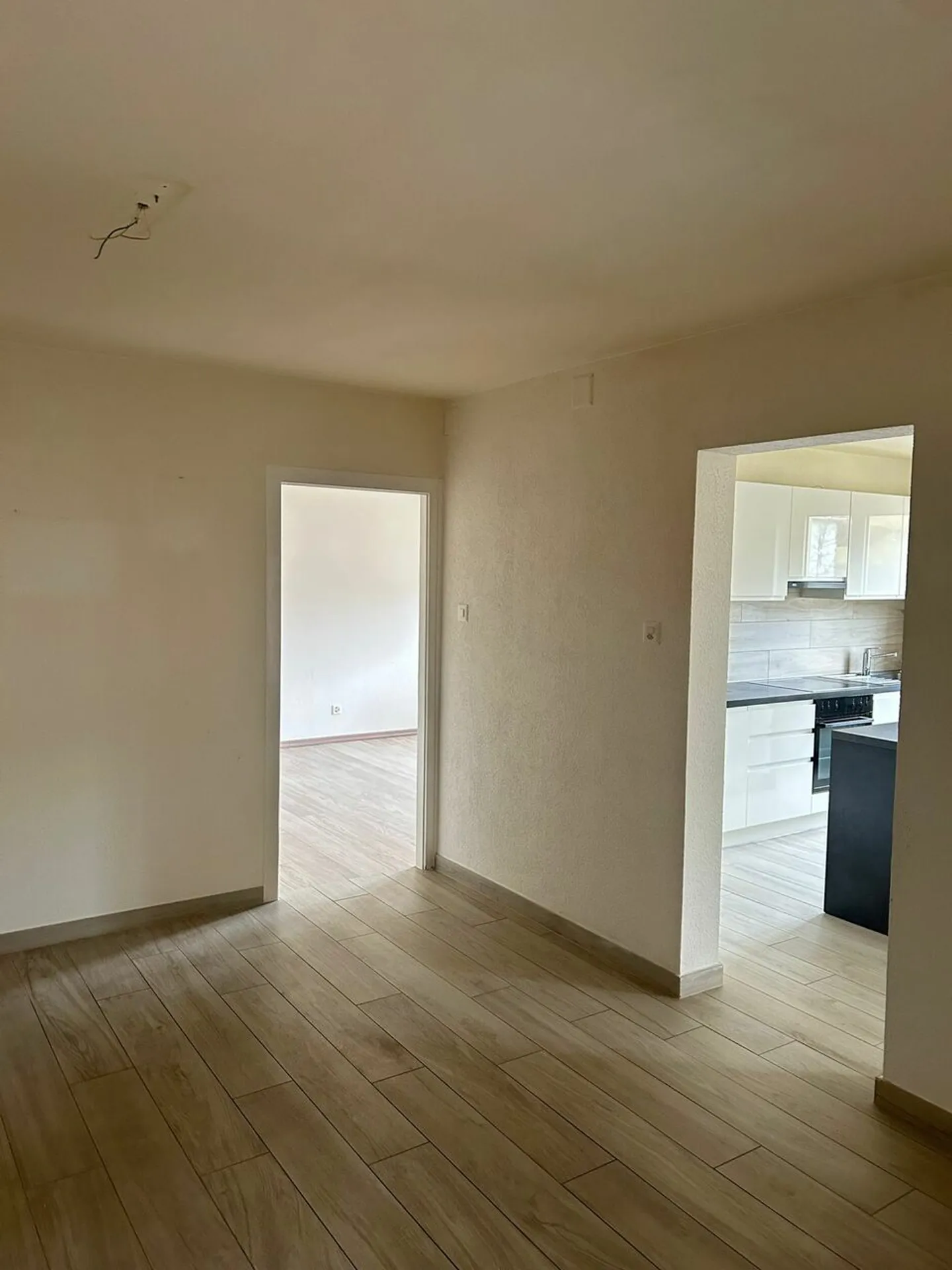 Große 4,5-Zimmer-Wohnung in Locle - Foto 8 von 8