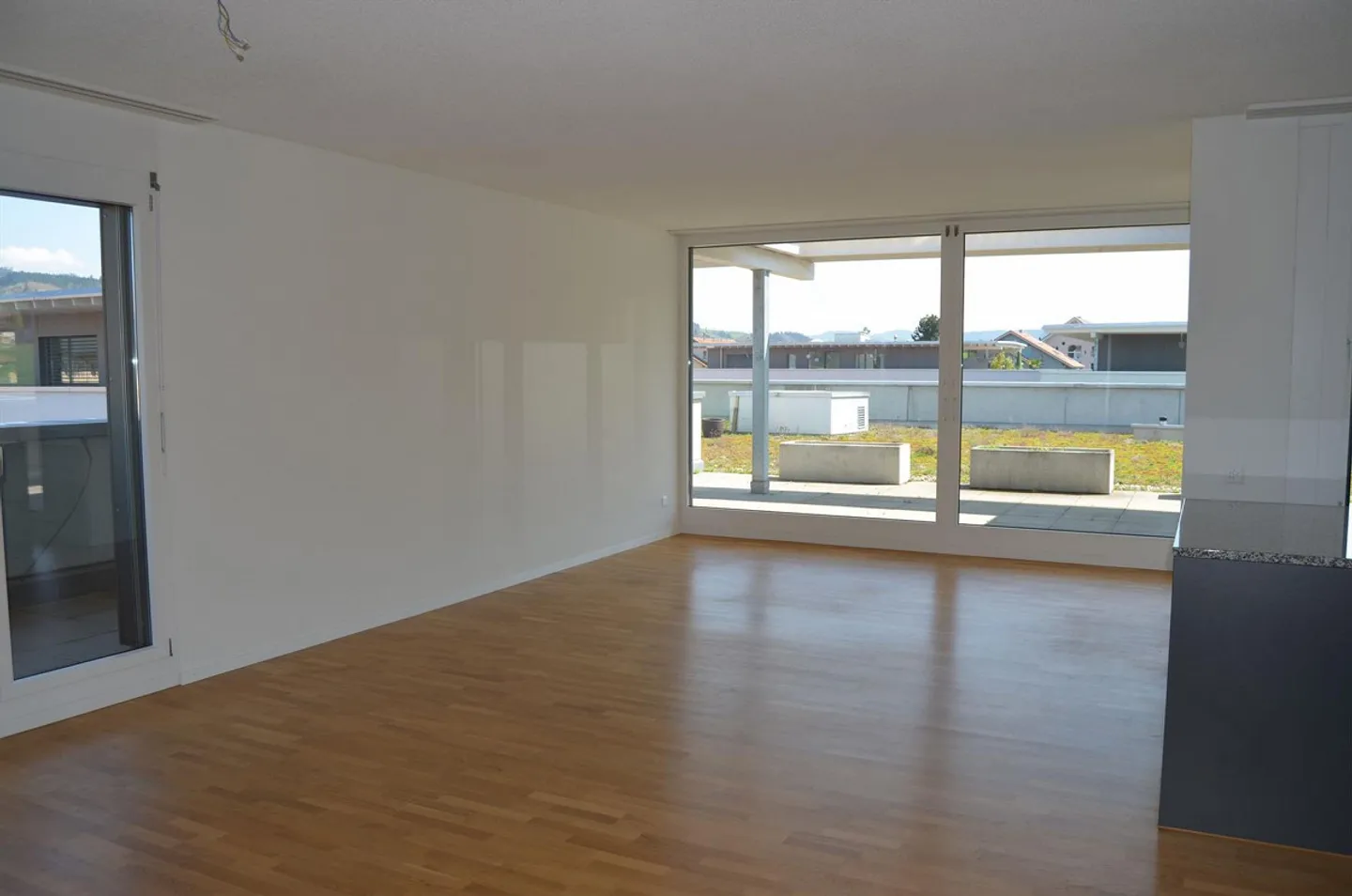 Stunning Penthouse Apartment in Burgdorf - Photo 5 of 10