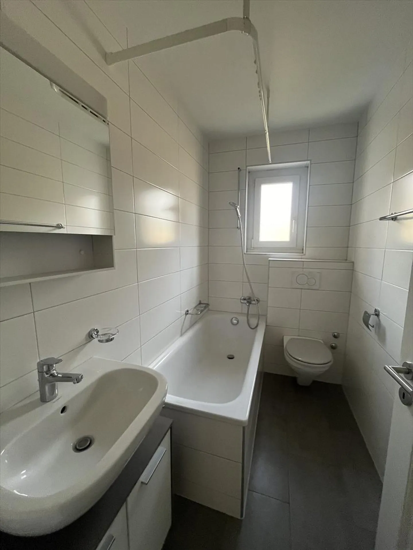 BEL APPARTAMENTO RISTRUTTURATO CON 3 STANZE - Foto 3 di 7