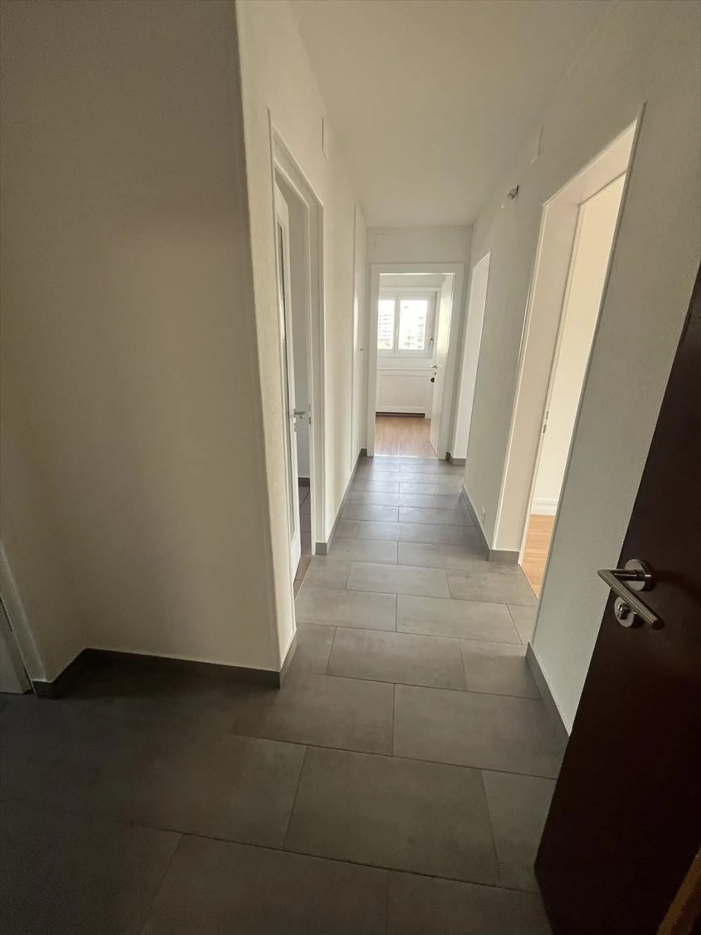 BEL APPARTAMENTO RISTRUTTURATO CON 3 STANZE - Foto 4 di 7
