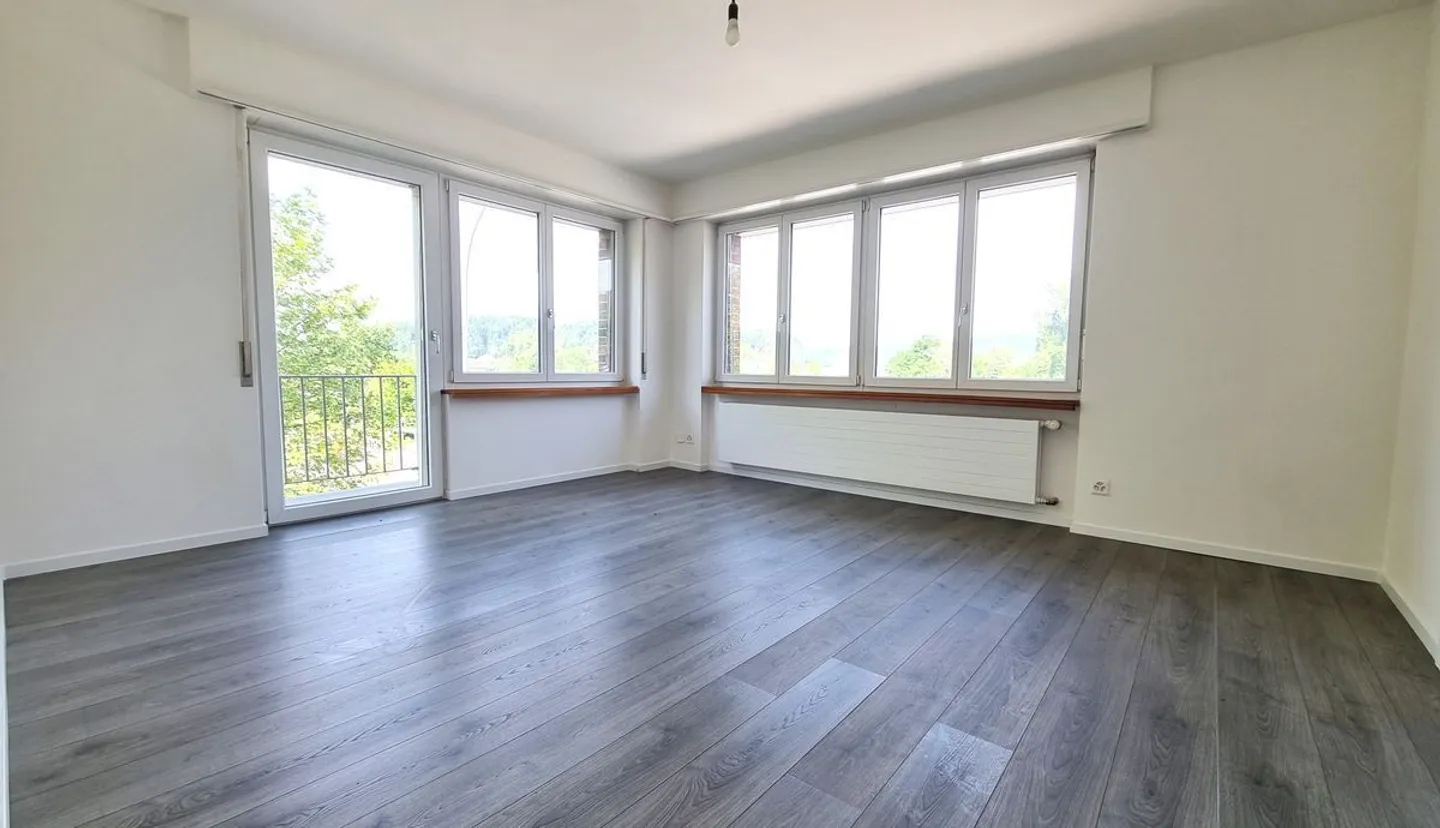 Sanierte 5 Zimmer Wohnung mit zwei Balkons - Foto 4 von 12