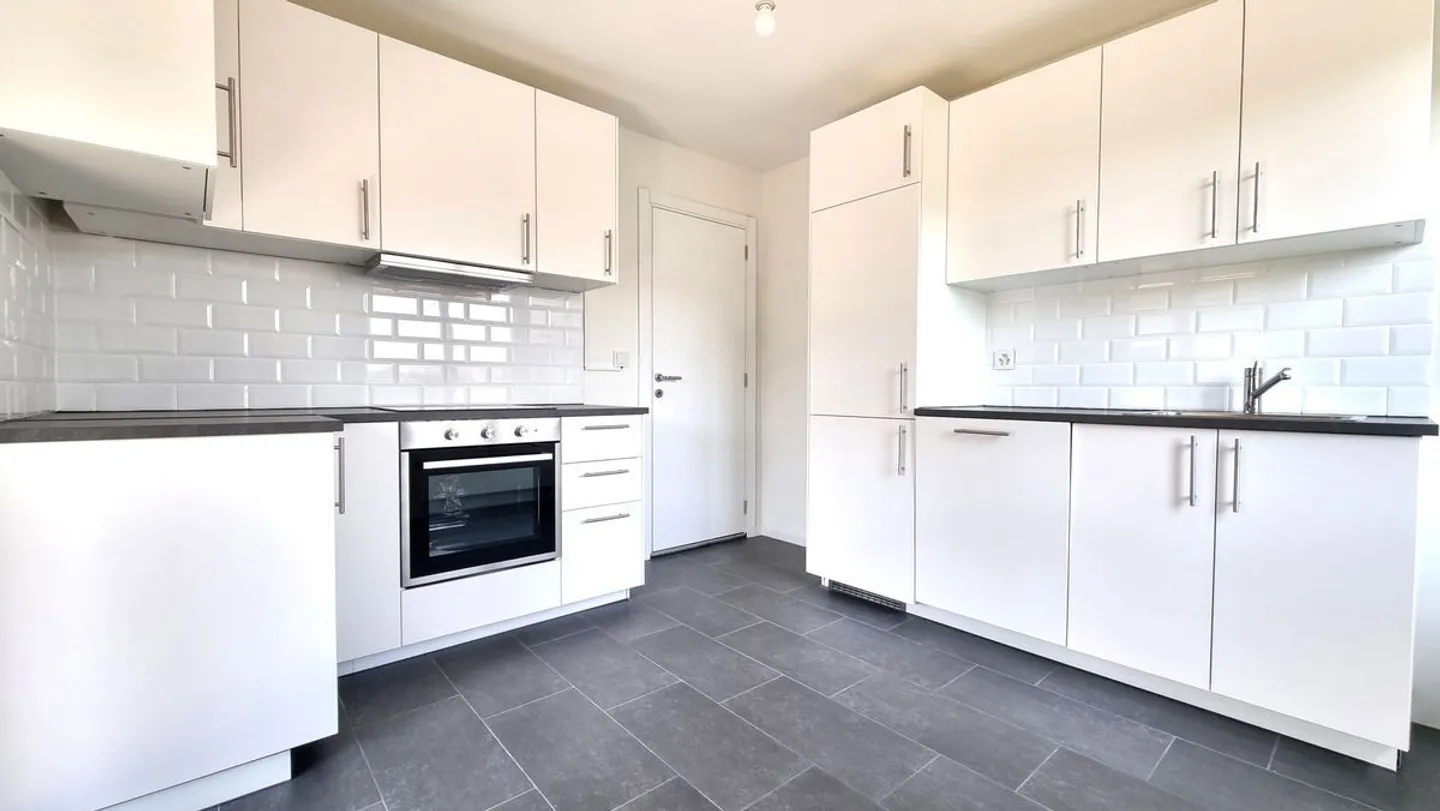 Sanierte 5 Zimmer Wohnung mit zwei Balkons - Foto 8 von 12