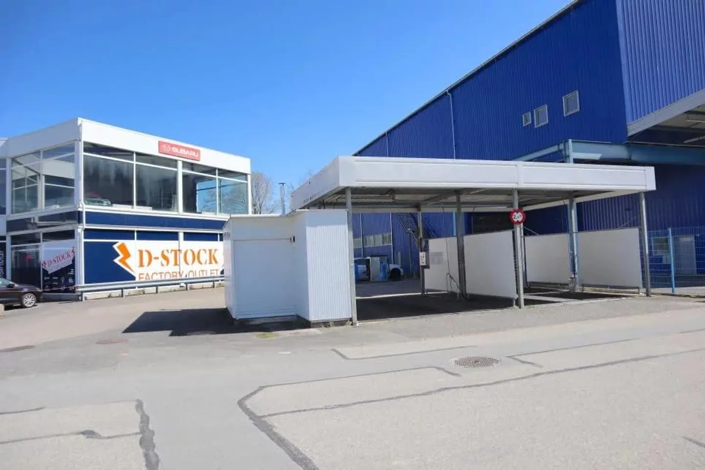 Bâtiment commercial / artisanal + appartement de 4.5 pces - Foto 2 von 3