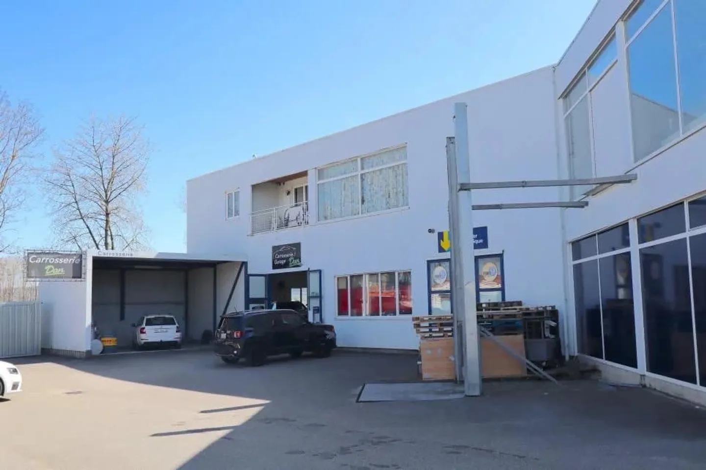 Bâtiment commercial / artisanal + appartement de 4.5 pces - Foto 3 von 3