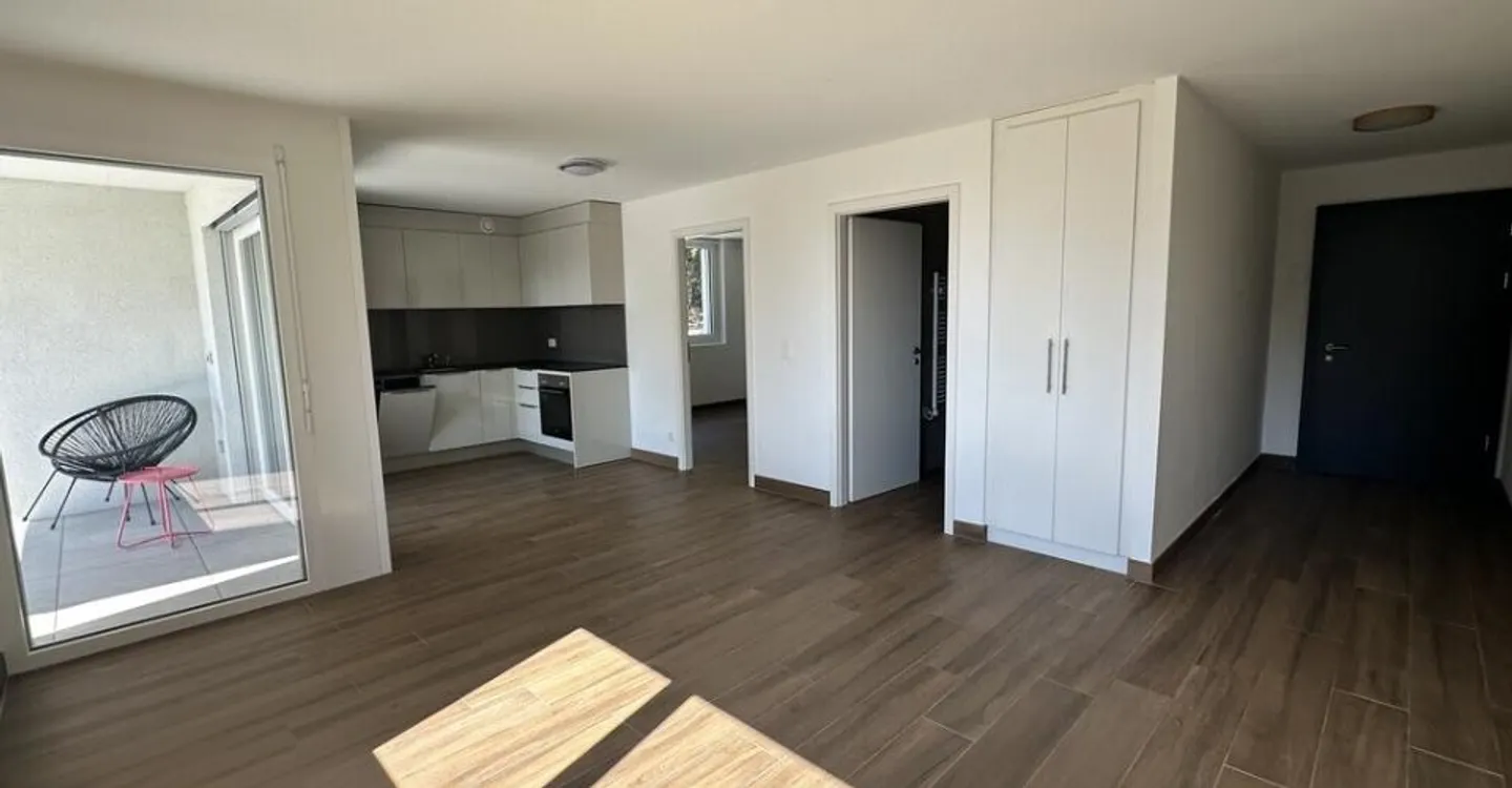 Charming 2.5-Room Apartment - Photo 2 of 10