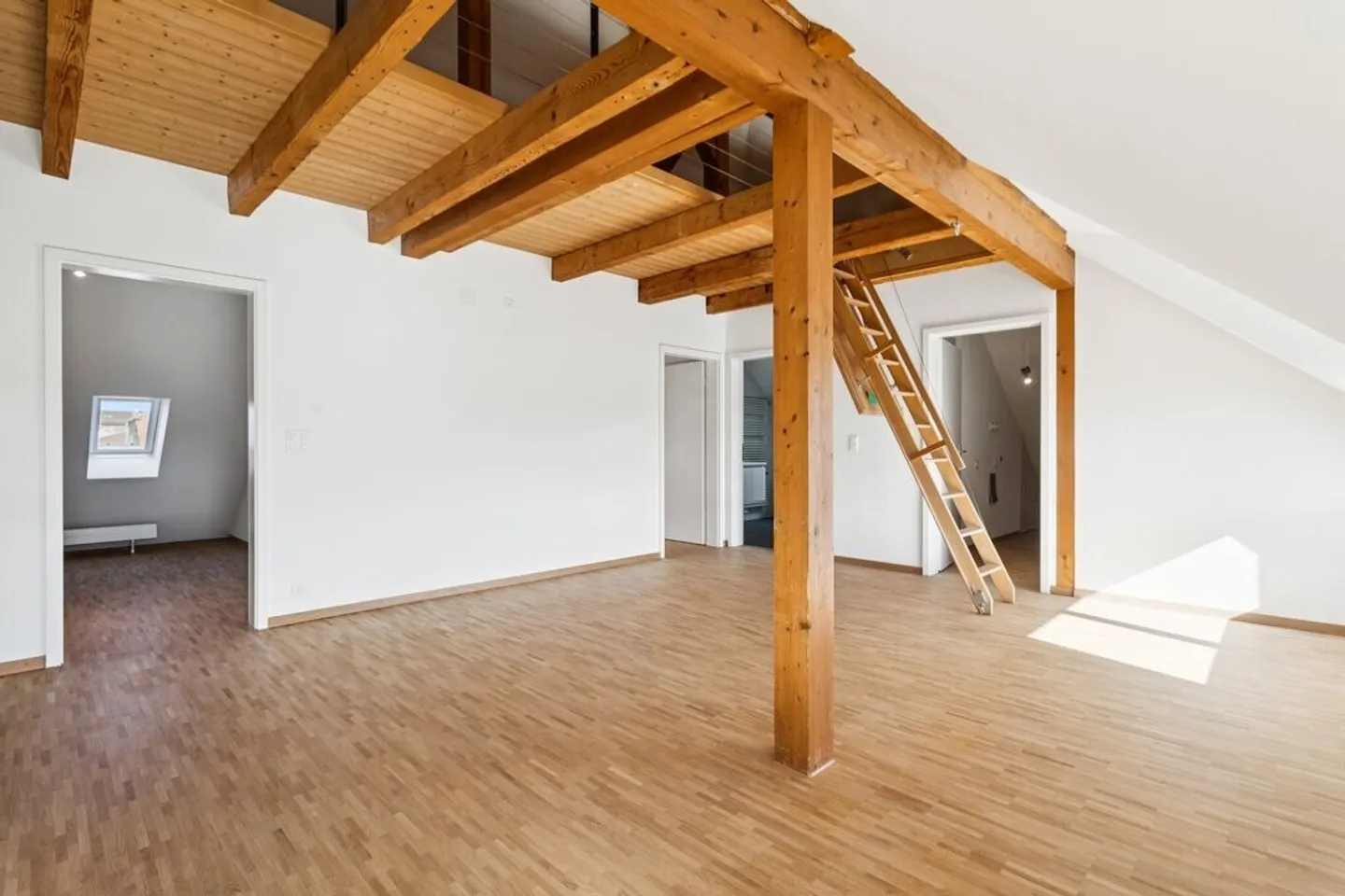 Cozy Attic Apartment for Comfort - Photo 5 of 11