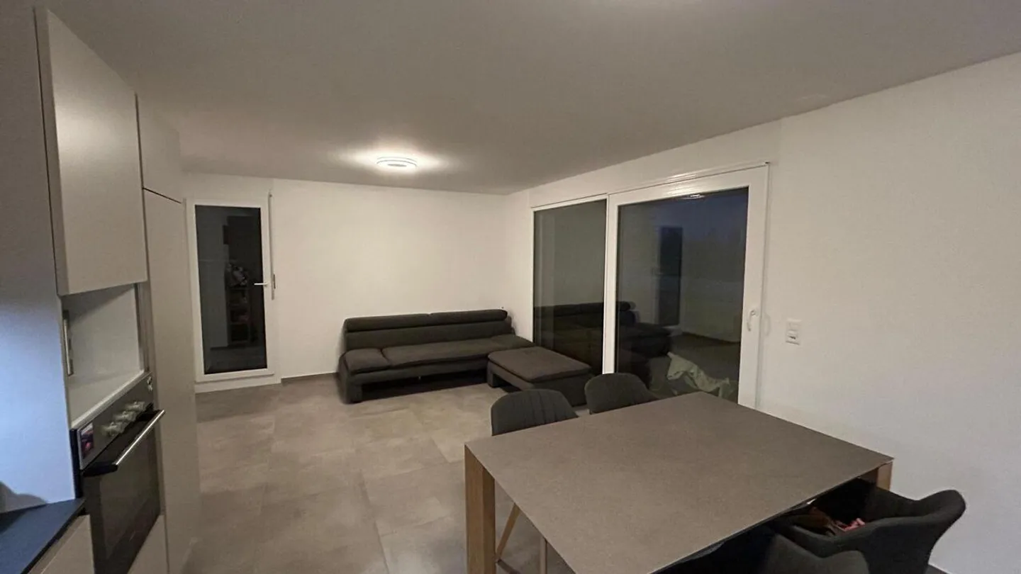 Möblierte 2.5-Zimmer-Dachwohnung mit Terrasse - Foto 2 von 16