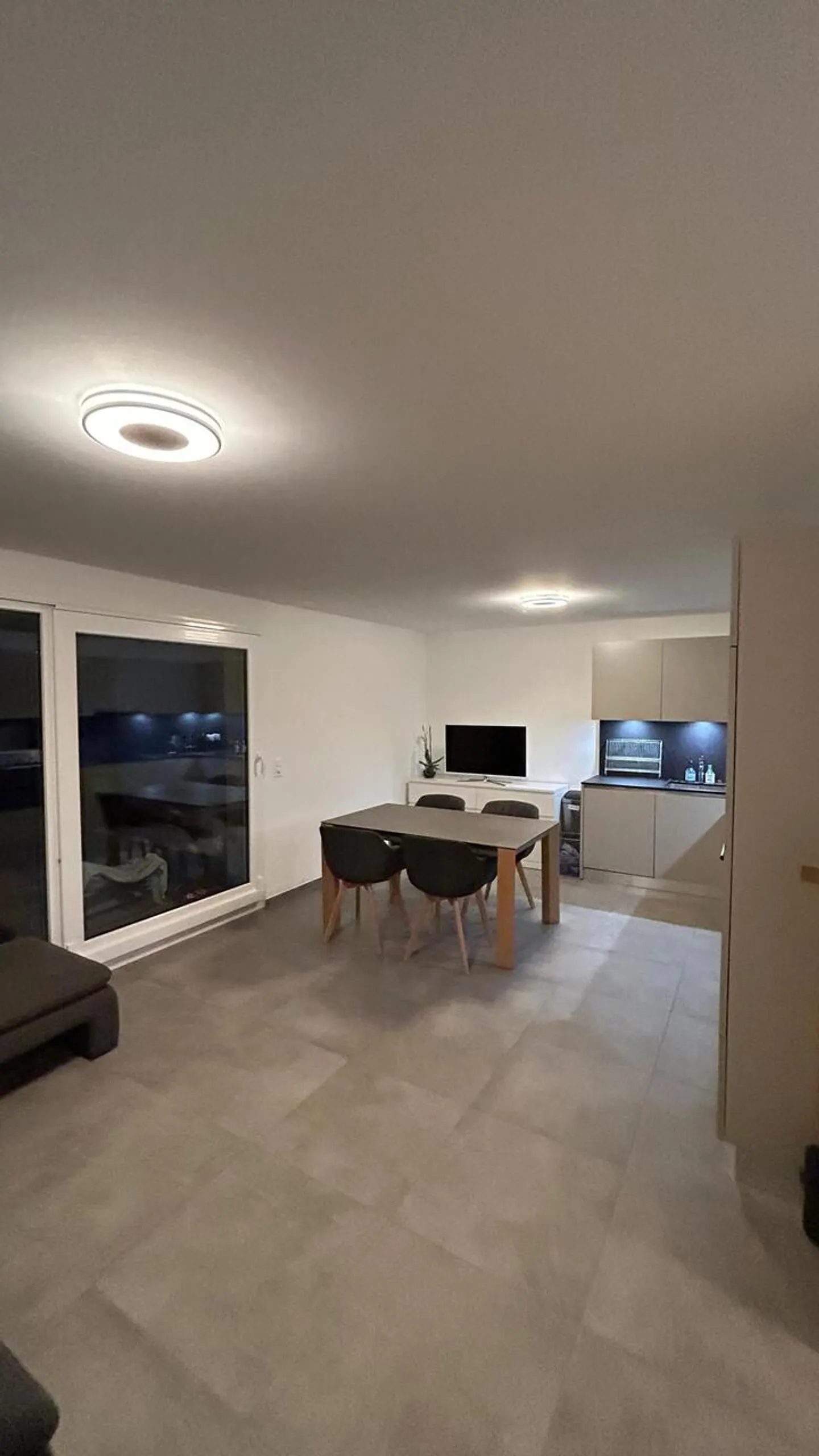Möblierte 2.5-Zimmer-Dachwohnung mit Terrasse - Foto 3 von 16