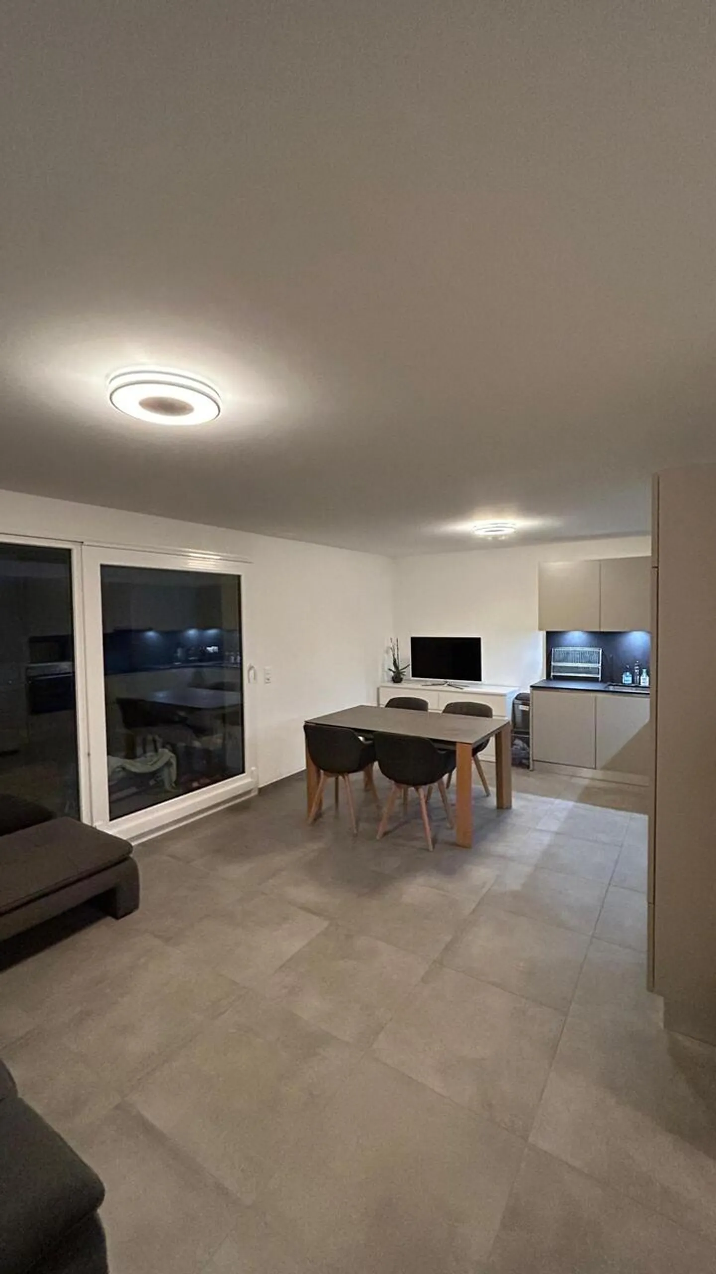 Möblierte 2.5-Zimmer-Dachwohnung mit Terrasse - Foto 4 von 16
