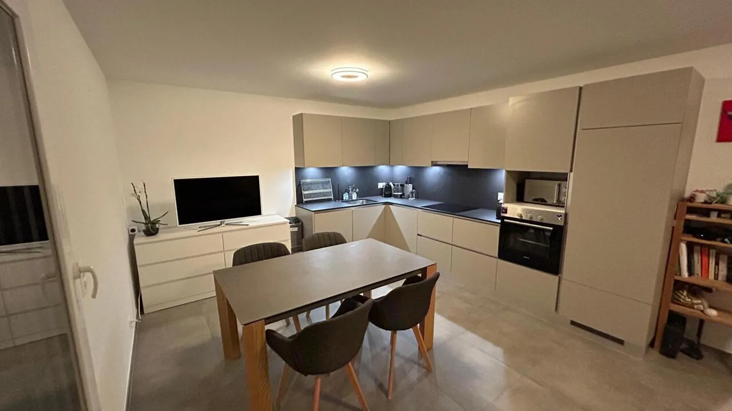 Möblierte 2.5-Zimmer-Dachwohnung mit Terrasse - Foto 7 von 16