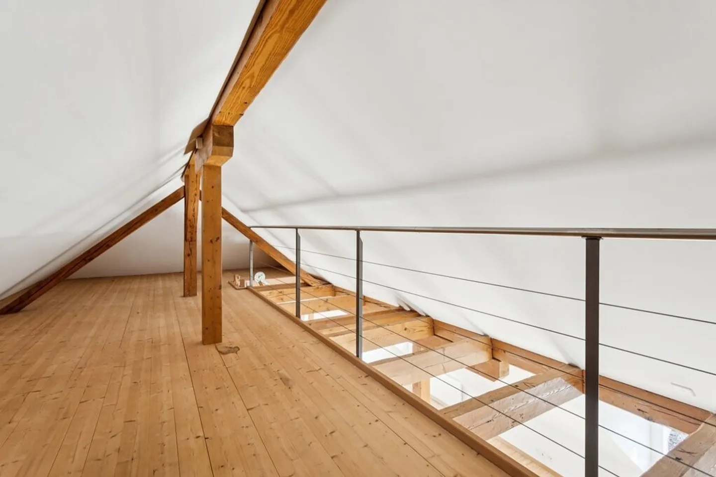 Cozy Attic Apartment for Comfort - Photo 10 of 11