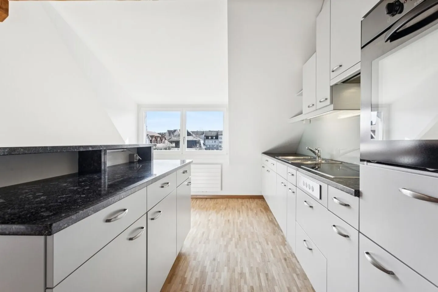 Cozy Attic Apartment for Comfort - Photo 6 of 11