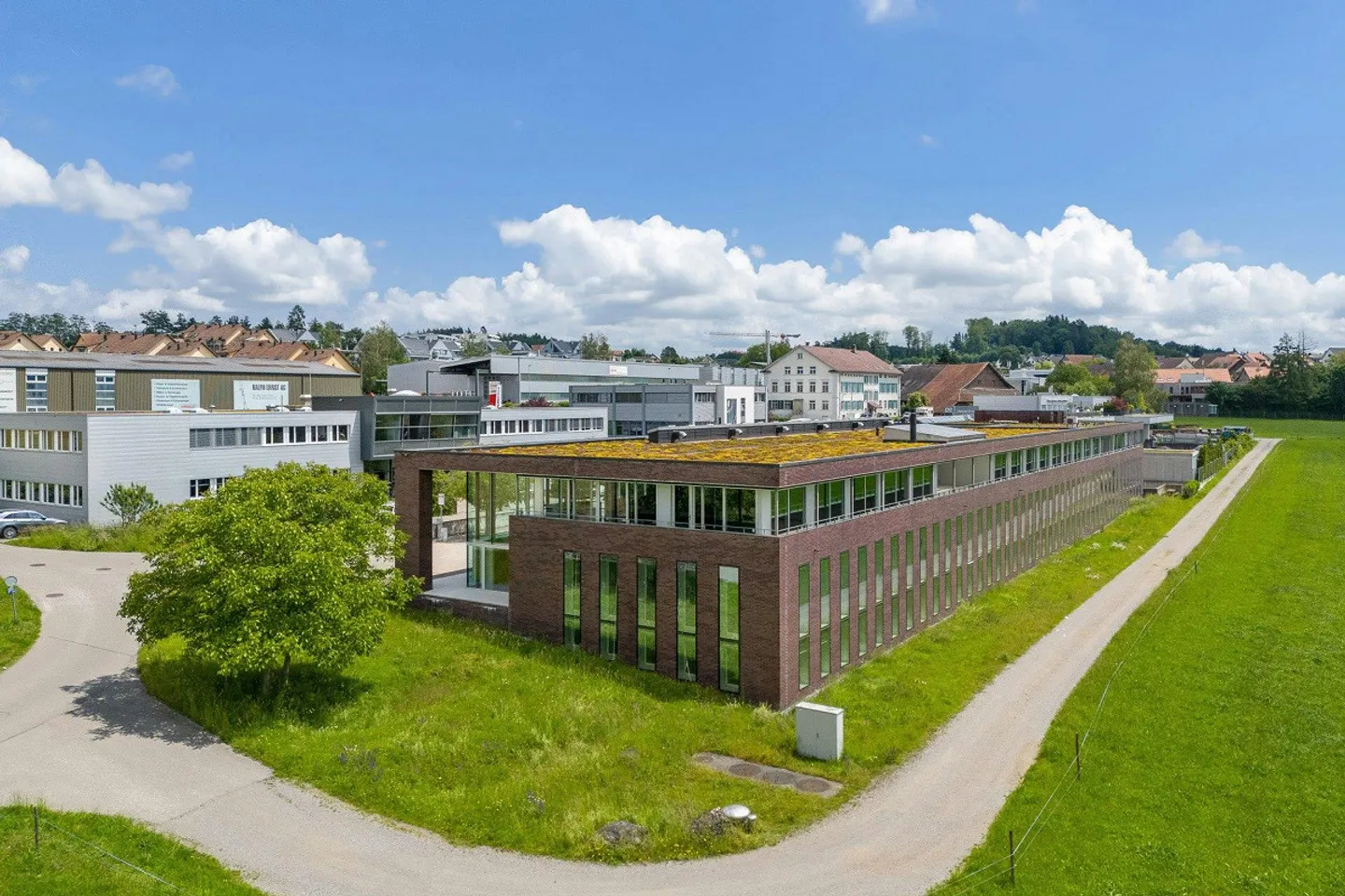 High-quality production and office building between Brüttiseller Kre... - Photo 2 of 13