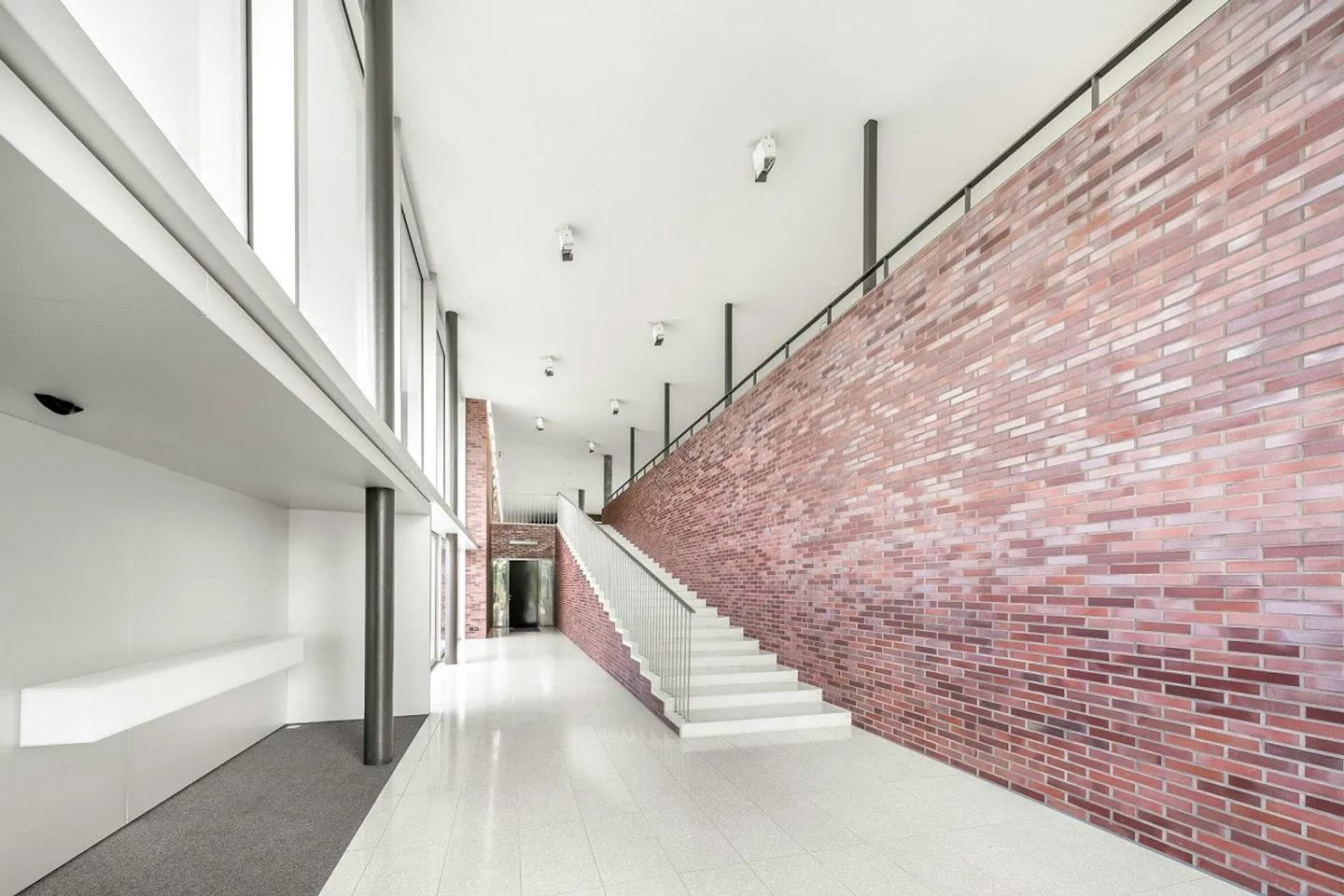 High-quality production and office building between Brüttiseller Kre... - Photo 3 of 13