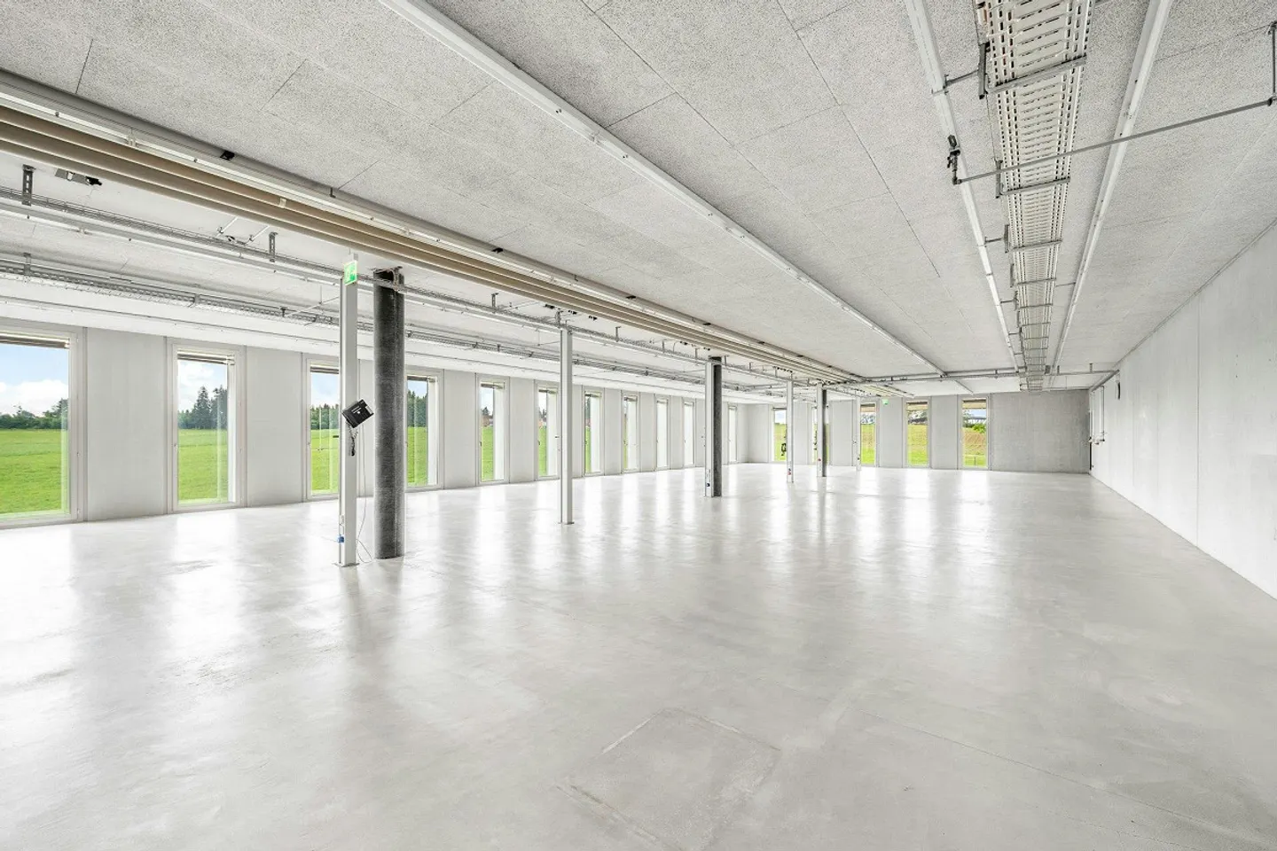 High-quality production and office building between Brüttiseller Kre... - Photo 10 of 13