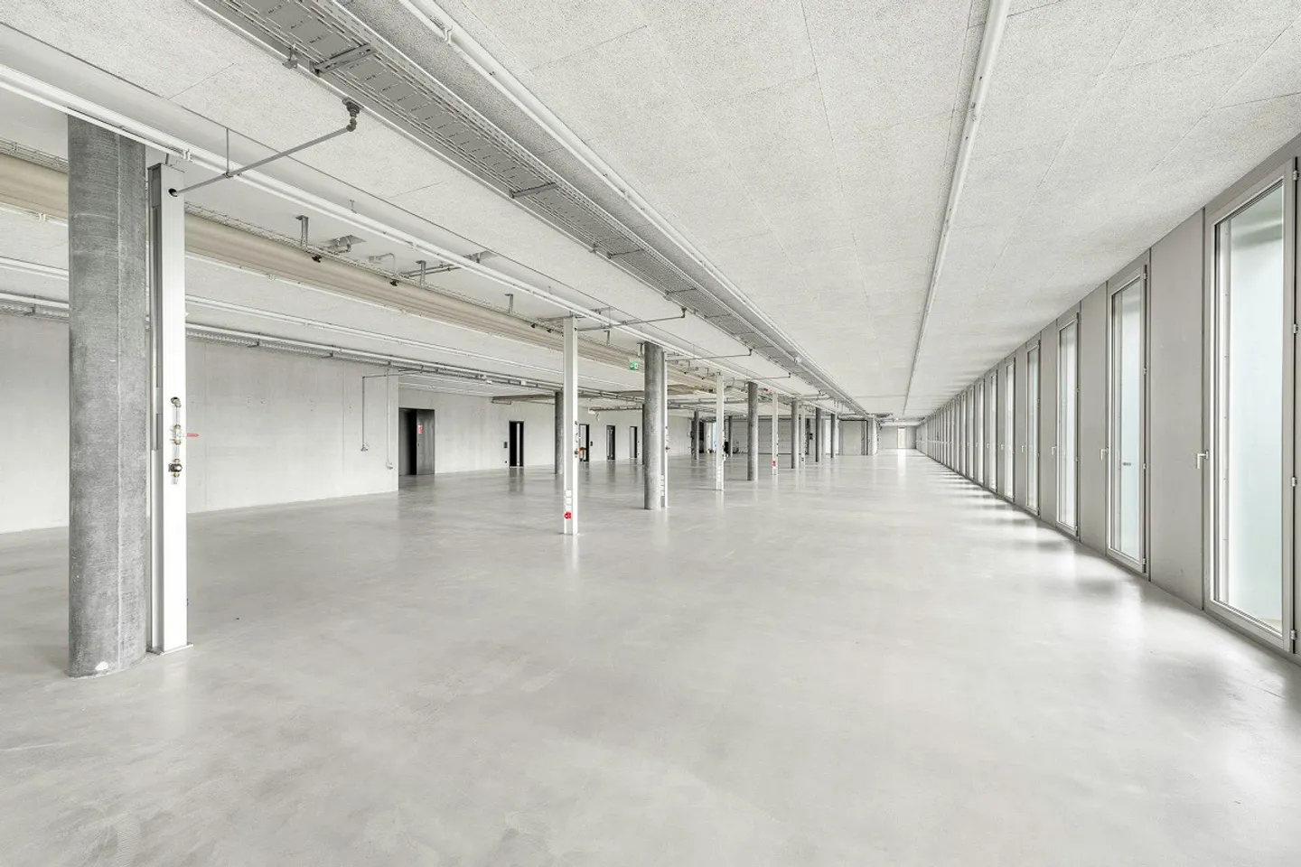 High-quality production and office building between Brüttiseller Kre... - Photo 11 of 13