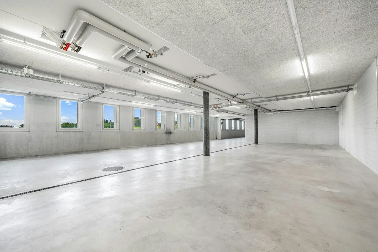 High-quality production and office building between Brüttiseller Kre... - Photo 12 of 13