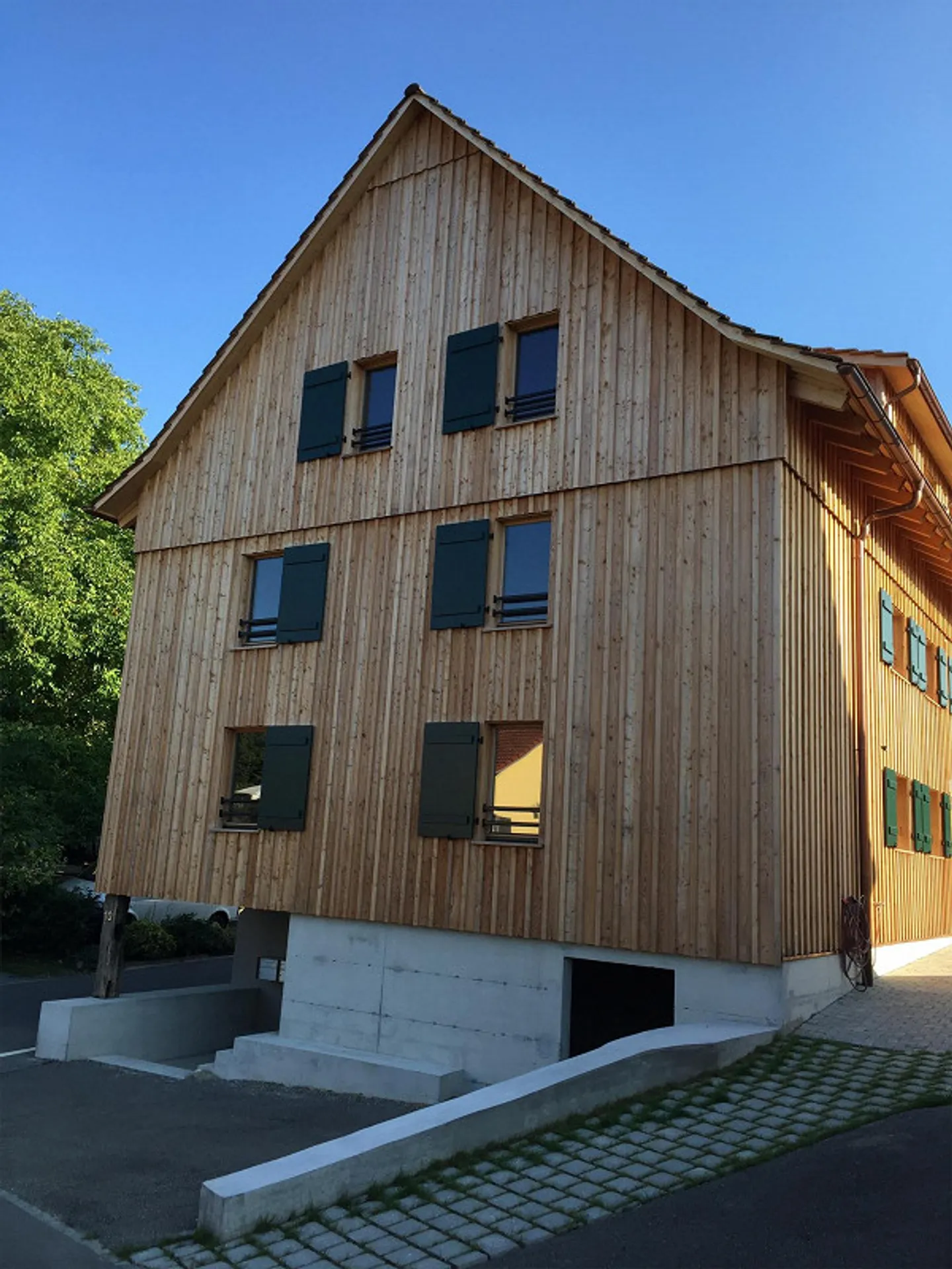 Dreamlike 3.5 Room Apartment in Renovated Timber House - Photo 2 of 8