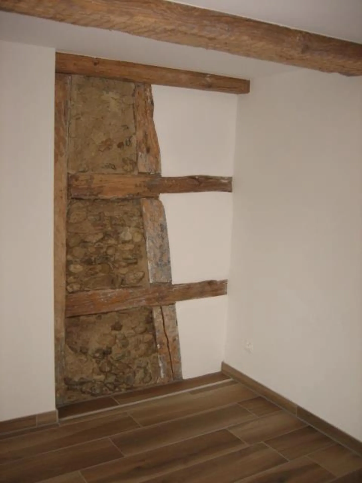 Dreamlike 3.5 Room Apartment in Renovated Timber House - Photo 4 of 8