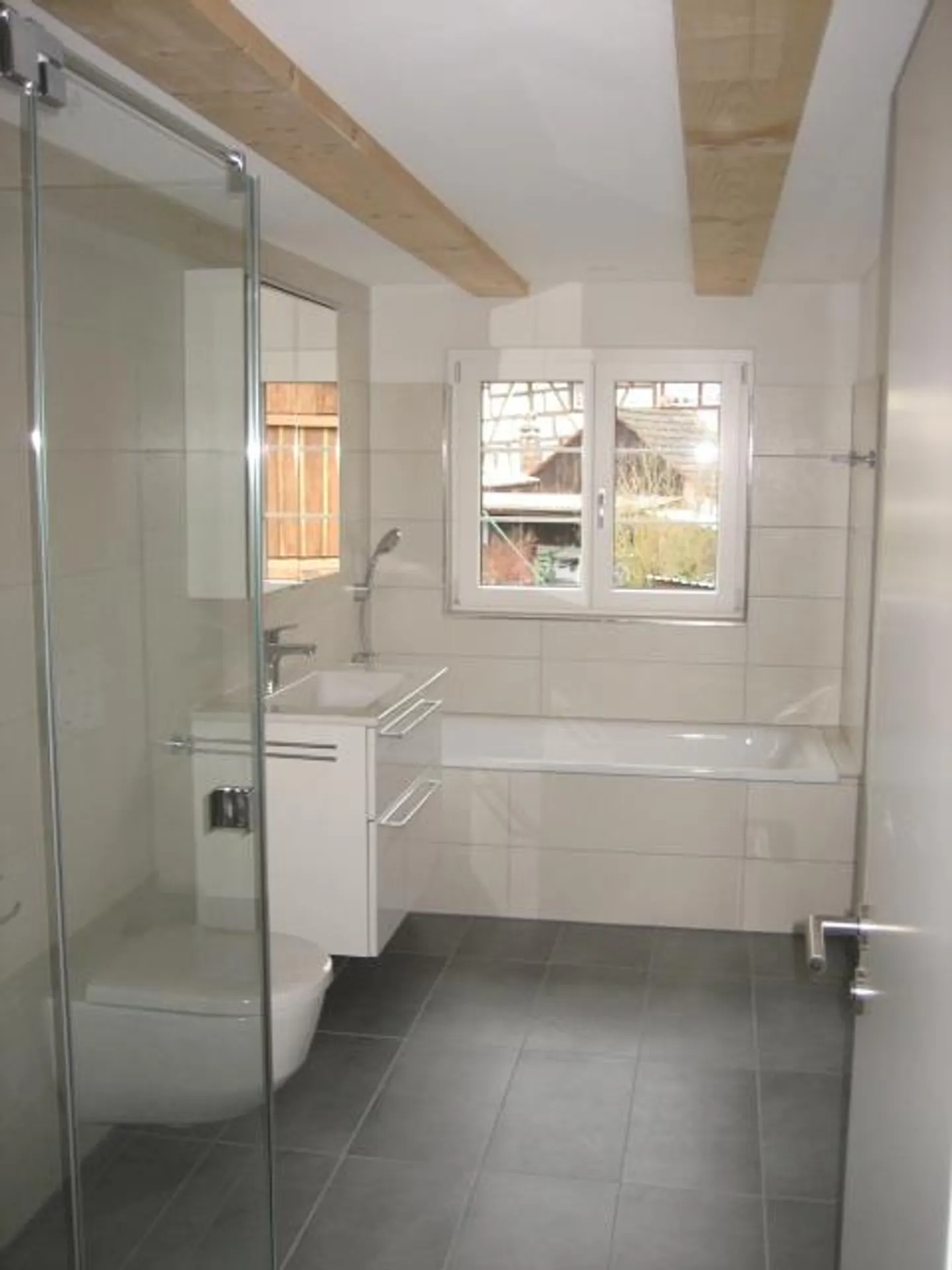 Dreamlike 3.5 Room Apartment in Renovated Timber House - Photo 8 of 8